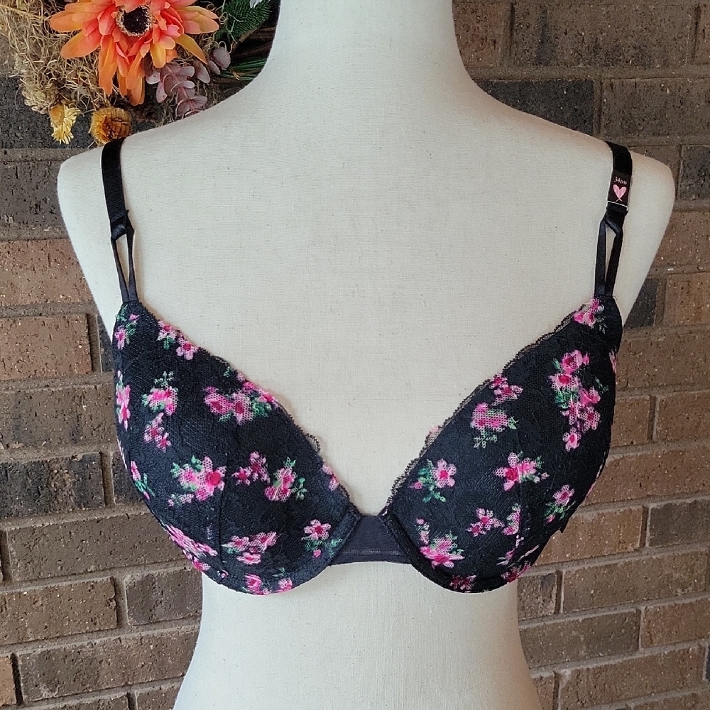 Victoria's Secret, black floral lace, lightly lined bra, size 34DD
